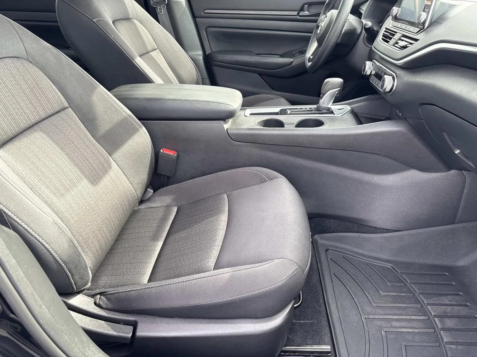 Used 2025 Nissan Altima 2.5 S FWD image 21