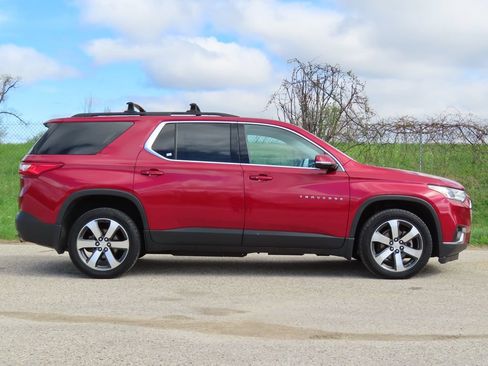 Used 2019 Chevrolet Traverse LT w/ LT Premium Package AWD/4WD image 2