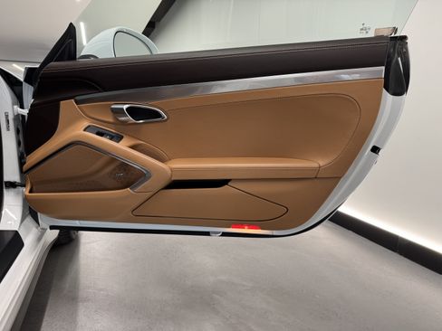 Used 2018 Porsche 911 Cabriolet image 15