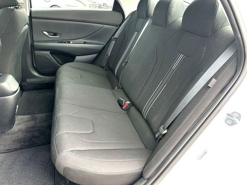 Used 2025 Hyundai Elantra Blue image 21