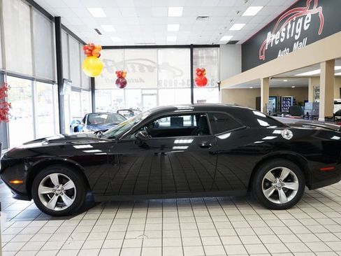 Used 2019 Dodge Challenger SXT image 4