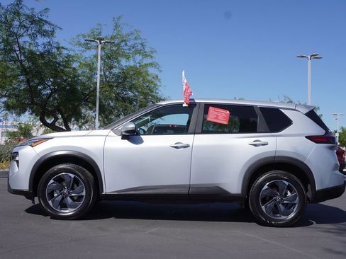 Certified 2025 Nissan Rogue SV image 2