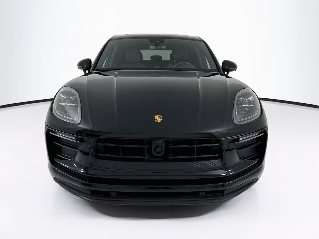 Certified 2025 Porsche Macan AWD/4WD image 6