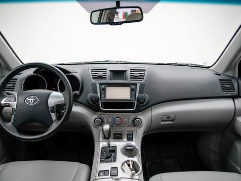 Used 2013 Toyota Highlander SE image 19