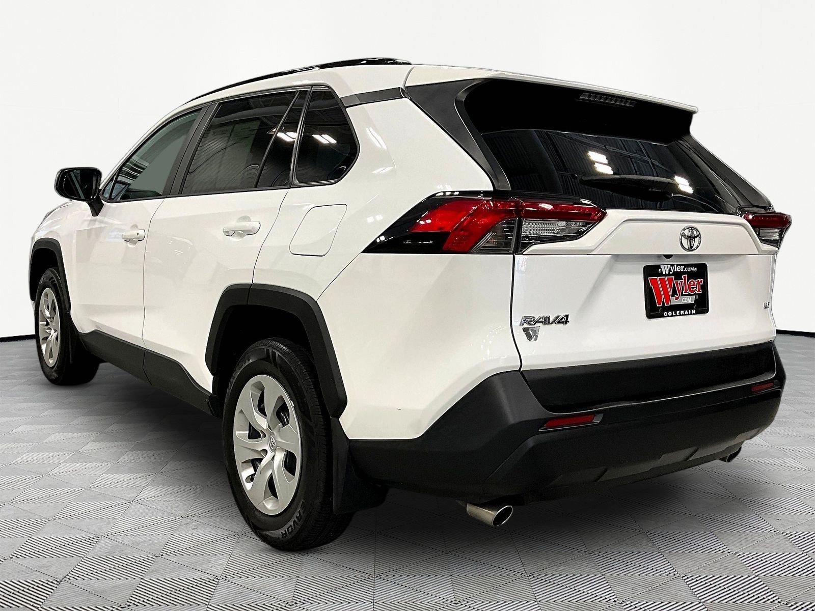Used 2019 Toyota RAV4 LE w/ All Weather Liner Package FWD image 4