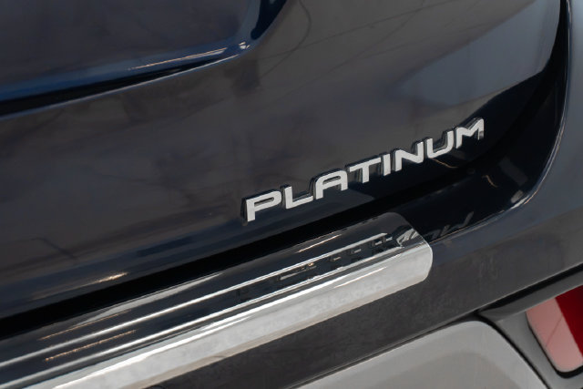 Used 2024 Toyota Highlander Platinum FWD image 43