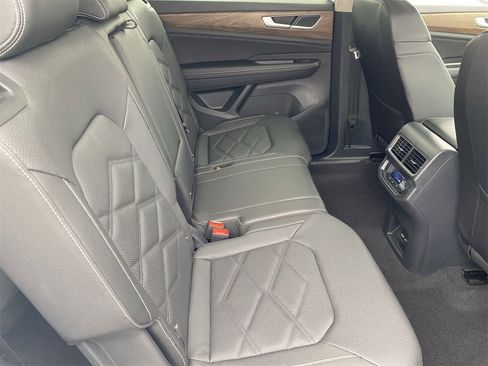 New 2026 Volkswagen Atlas SE image 9