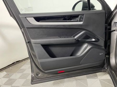 New 2025 Porsche Cayenne E-Hybrid Coupe image 36