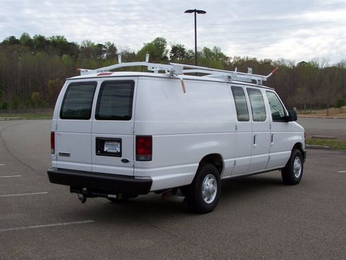 Used 2009 Ford E-350 and Econoline 350 Extended Super Duty image 2