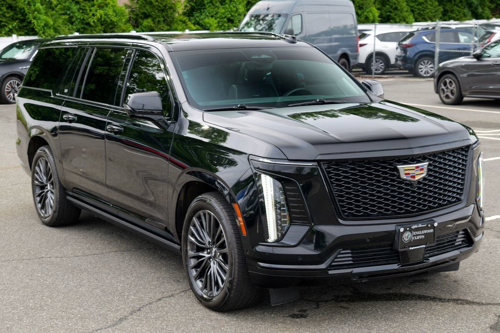 Used 2025 Cadillac Escalade ESV Sport Platinum AWD/4WD image 9