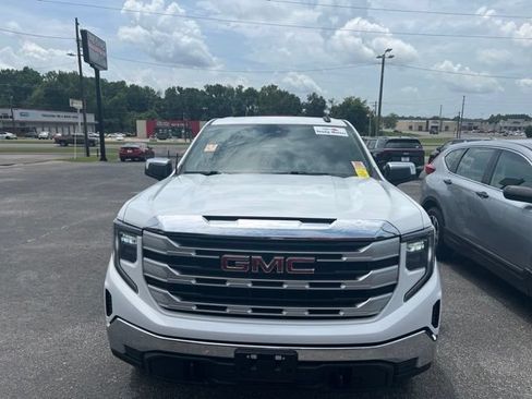 Used 2023 GMC Sierra 1500 SLE AWD/4WD image 2
