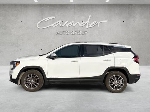 Used 2023 GMC Terrain SLT AWD/4WD image 13