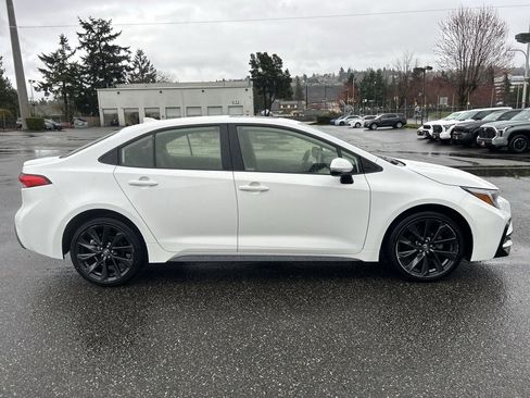 Certified 2024 Toyota Corolla SE w/ SE Package image 4