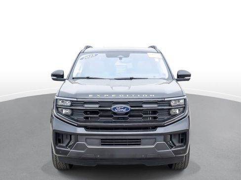 Used 2025 Ford Expedition Active AWD/4WD image 3