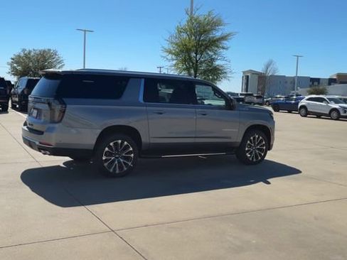 New 2026 Chevrolet Suburban High Country RWD image 9