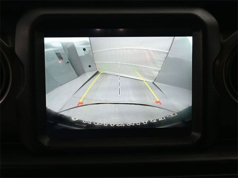 Used 2023 Jeep Wrangler Unlimited w/ Sun & Screen Package image 13