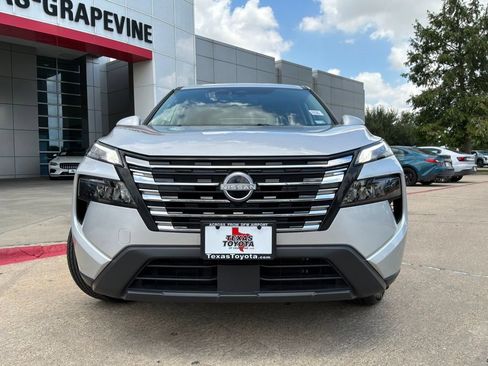 Used 2025 Nissan Rogue SV FWD image 3