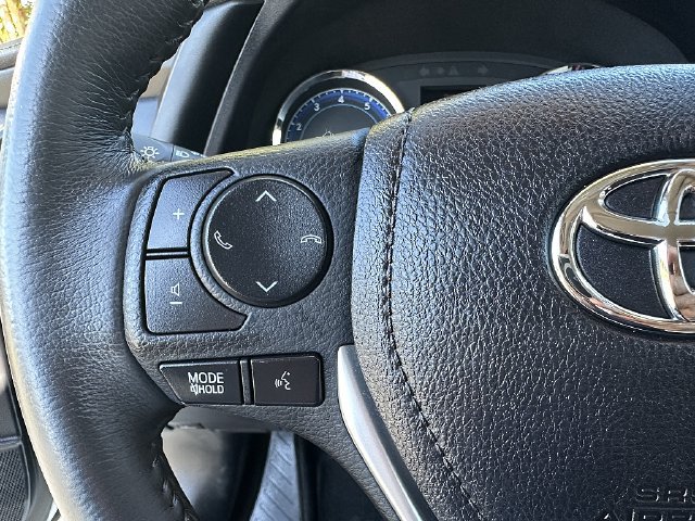 Used 2017 Toyota Corolla SE w/ Carpet Mat Package (TMS) FWD image 26