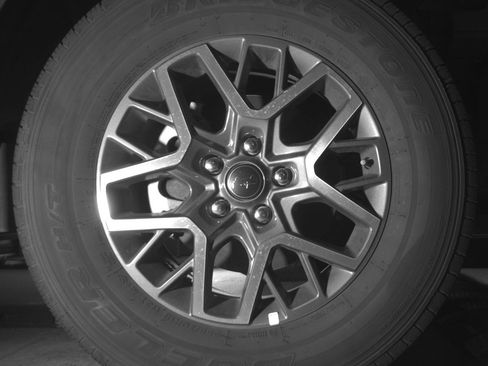 Used 2025 Jeep Wrangler Sahara image 13