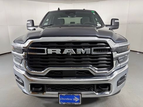 Used 2025 RAM 2500 Big Horn AWD/4WD image 3