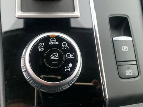 Used 2023 Mitsubishi Outlander SE image 11