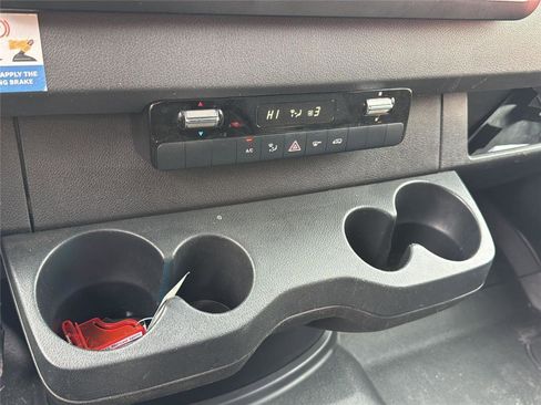 Used 2021 Mercedes-Benz Sprinter 2500 image 11