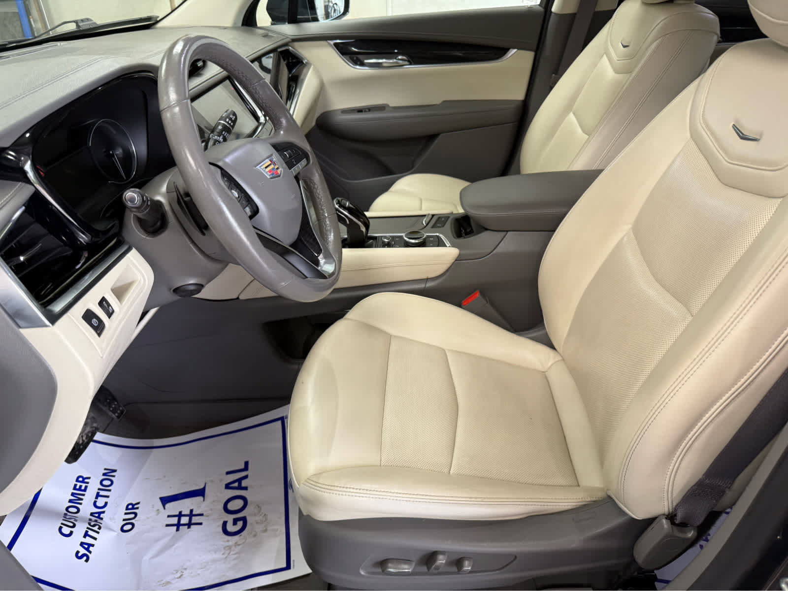 Used 2021 Cadillac XT6 Premium Luxury w/ LPO, Floor Liner Package AWD/4WD image 10