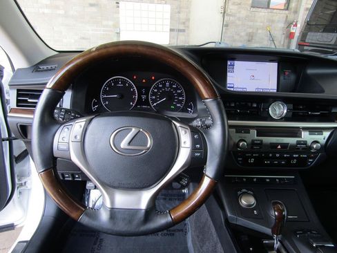 Used 2013 Lexus ES 350 FWD image 16