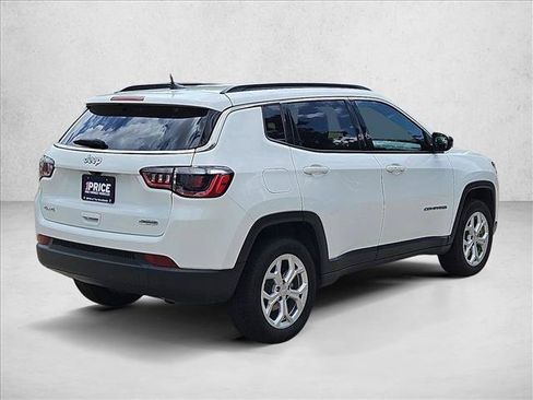 Used 2024 Jeep Compass Latitude AWD/4WD image 5
