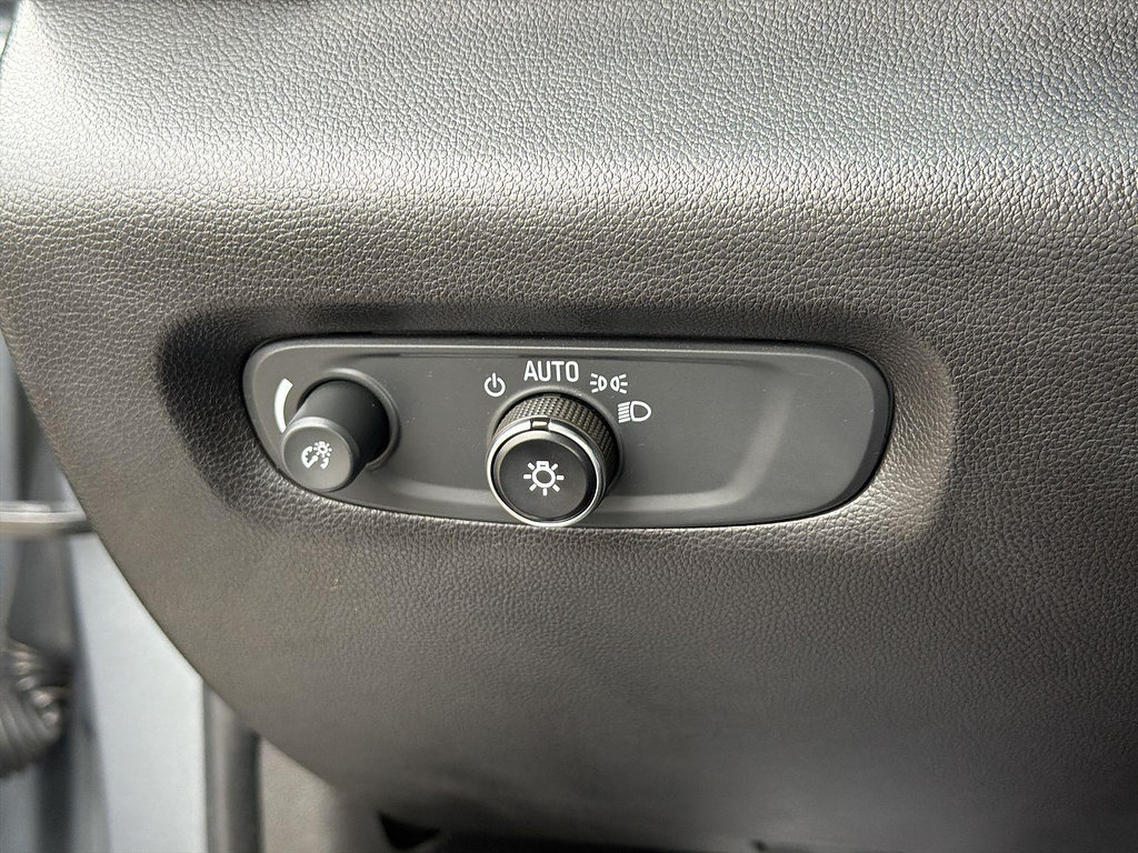Used 2018 Chevrolet Traverse LS FWD image 16