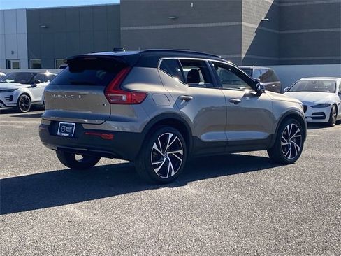 Used 2022 Volvo XC40 T5 R-Design w/ Advanced Package image 7