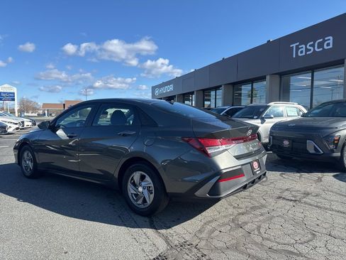 Certified 2025 Hyundai Elantra SE FWD image 8