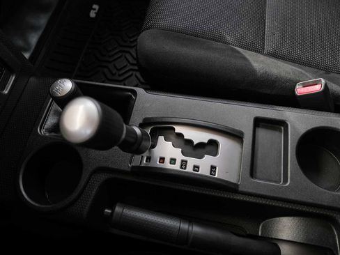 Used 2007 Toyota FJ Cruiser 4WD image 23