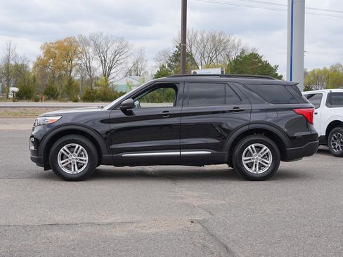 Used 2023 Ford Explorer XLT w/ Equipment Group 202A AWD/4WD image 7