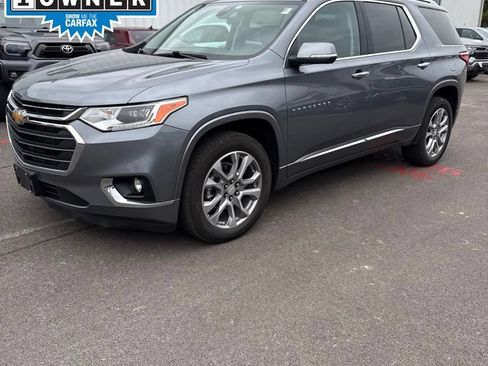 Used 2021 Chevrolet Traverse Premier FWD image 1