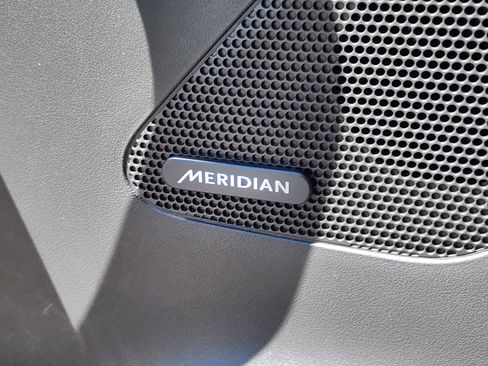 Used 2019 Jaguar F-PACE Premium image 18