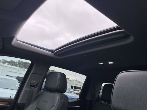 Used 2022 GMC Sierra 1500 Denali w/ Denali Reserve Package image 30
