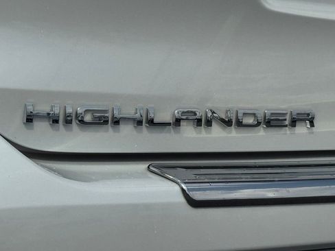 Used 2025 Toyota Highlander Platinum AWD/4WD image 9