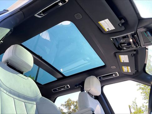 Used 2025 Land Rover Range Rover Sport S image 24