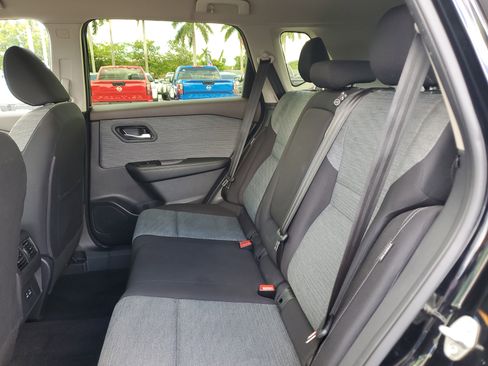 Used 2023 Nissan Rogue SV image 13