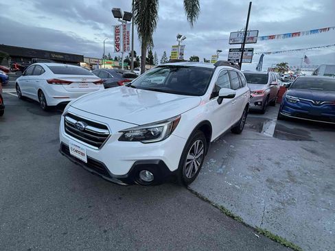 Used 2018 Subaru Outback 2.5i Limited image 2