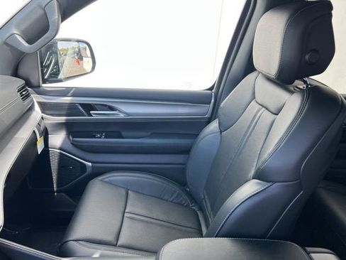 New 2025 Jeep Wagoneer 4WD w/ HD Trailer Tow Package image 7