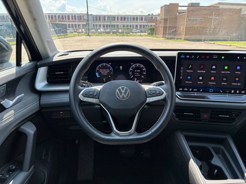 Used 2026 Volkswagen Tiguan SE AWD/4WD image 31