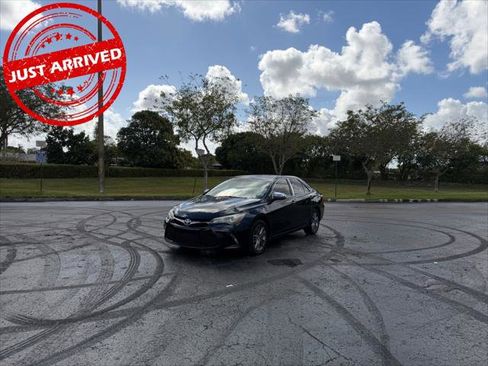 Used 2016 Toyota Camry SE image 2