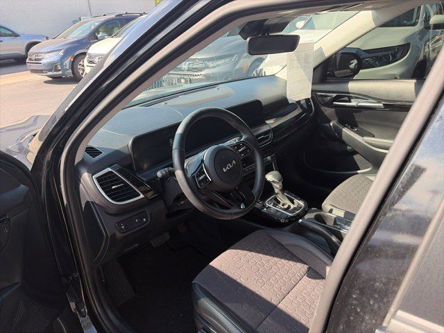Used 2025 Kia Seltos S AWD/4WD image 10