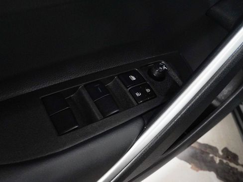 Used 2022 Toyota Corolla Cross LE AWD/4WD image 19