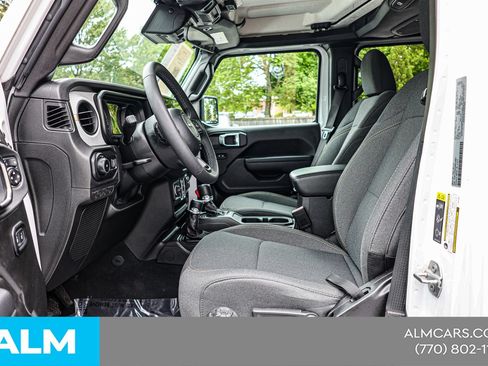 Used 2025 Jeep Wrangler Unlimited Sport AWD/4WD image 18