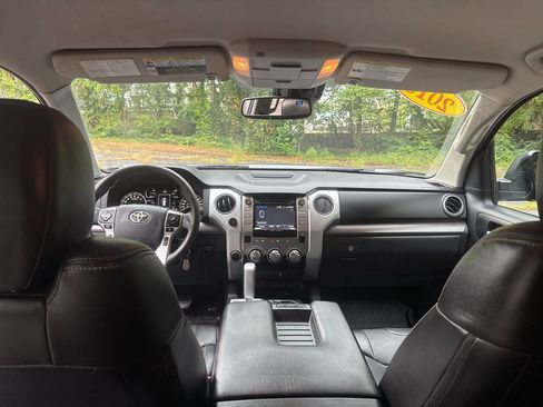 Used 2018 Toyota Tundra SR5 w/ SR5 Upgrade Package AWD/4WD image 18