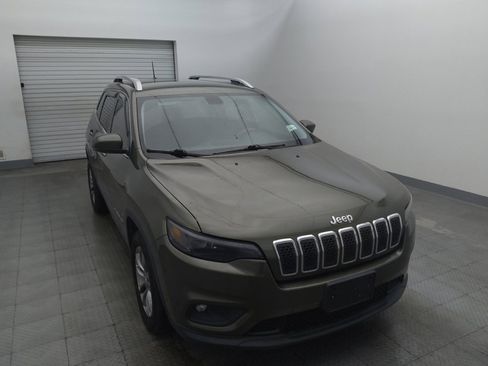Used 2019 Jeep Cherokee Latitude Plus w/ Comfort/Convenience Group FWD image 14