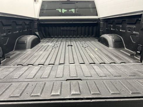 Used 2022 GMC Sierra 2500 AT4 w/ AT4 Premium Plus Package image 16